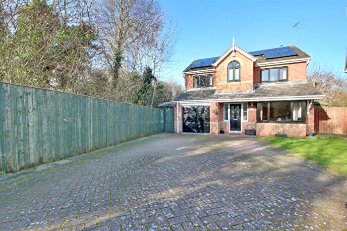 4 Bedroom Detached House For Sale In Beverley Drive, Molescroft, Beverley, HU17