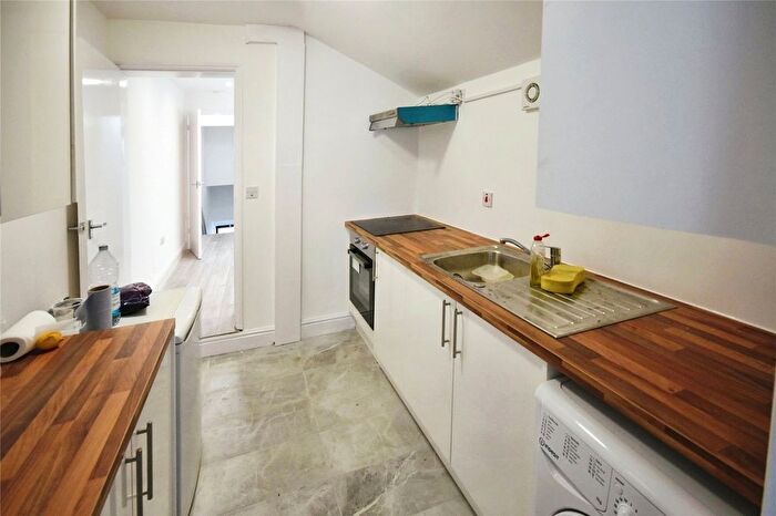 1 Bedroom Flat To Rent In School Road, Tilehurst, Reading, Berkshire, RG31