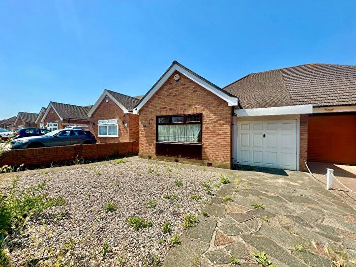 3 Bedroom Bungalow For Sale In Newhall Drive, Romford, RM3