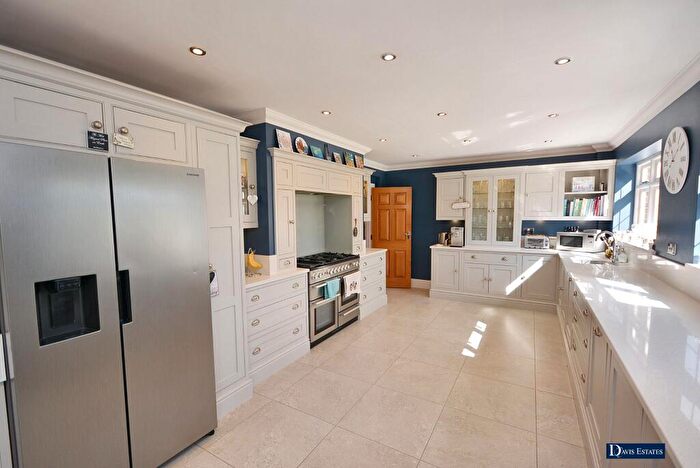 5 Bedroom Detached House For Sale In Nelmes Road, Emerson Park, Hornchurch, RM11
