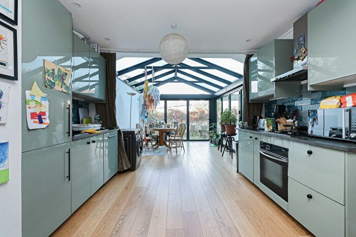 4 Bedroom Town House To Rent In St. Quintin Avenue, Ladbroke Grove, W10