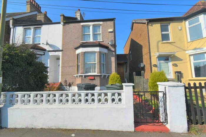 4 Bedroom House To Rent In Highfield Road, Dartford, DA1