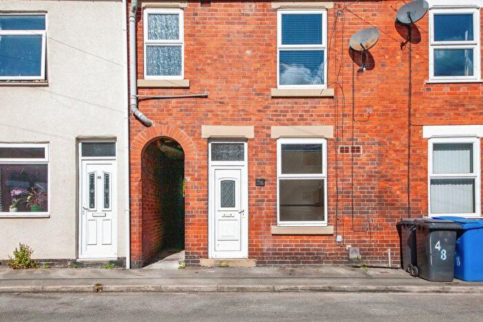 3 Bedroom Terraced House For Sale In New Hall Road, Chesterfield, S40
