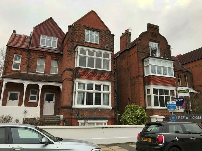 2 Bedroom Flat To Rent In Cadogan Road, Surbiton, KT6