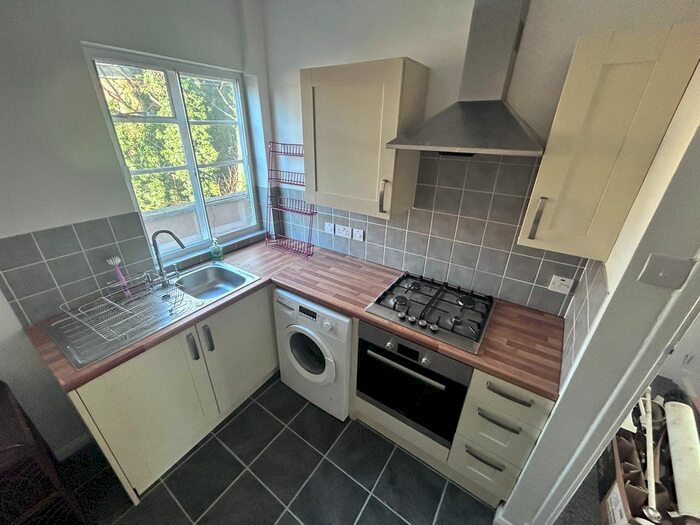 2 Bedroom Flat To Rent In Broadway Parade, The Broadway, London, E4
