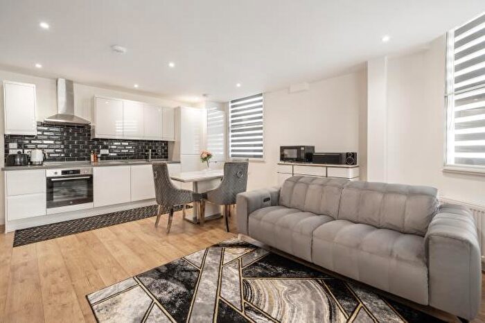 3 Bedroom Apartment For Sale In High Street, Slough, Berkshire, SL1