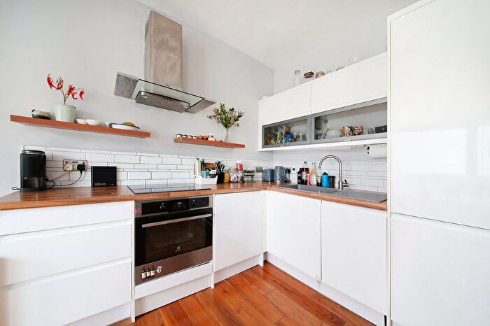 2 Bedroom Flat To Rent In Old Station Way, Clapham North, SW4