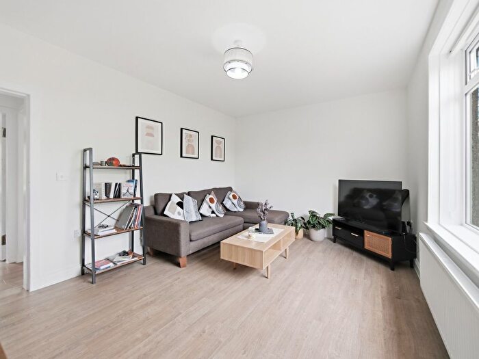 2 Bedroom Flat For Sale In Crewe Crescent, Edinburgh, EH5