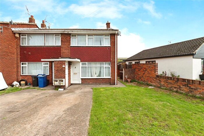 3 Bedroom End Of Terrace House For Sale In Bryanston Road, Tilbury, Essex, RM18