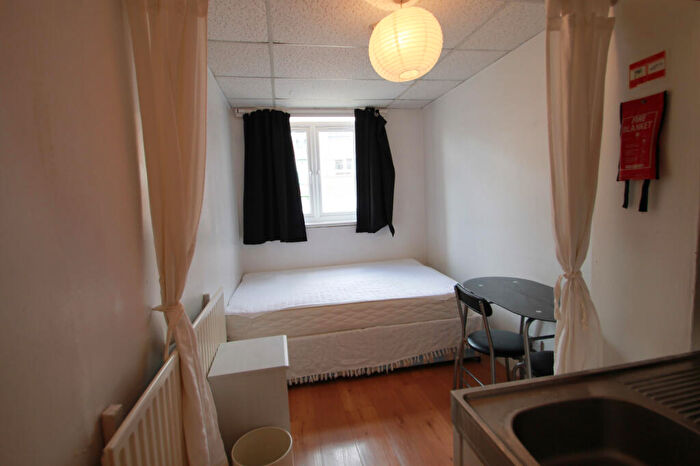 Studio To Rent In Kember Street, Islington, N1