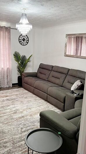 3 Bedroom Semi-Detached House To Rent In Foxglove Road, Romford, RM7