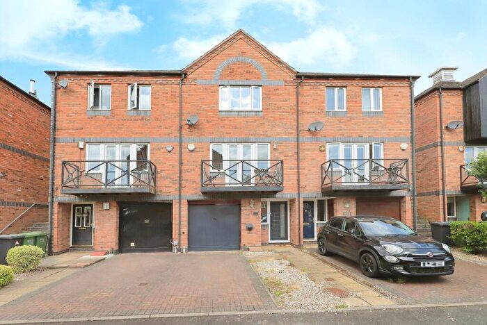 3 Bedroom Town House For Sale In Round Hill Wharf, Kidderminster, Worcestershire, DY11