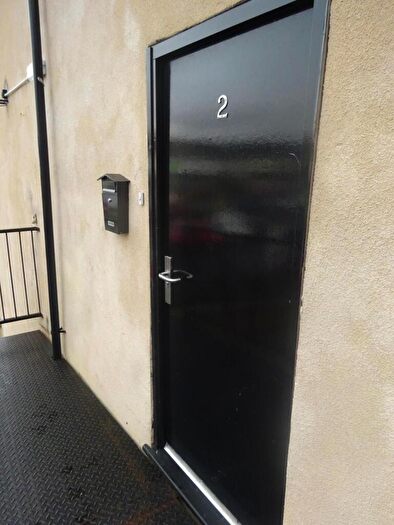 2 Bedroom Flat To Rent In Eastway, Shaw, OL2