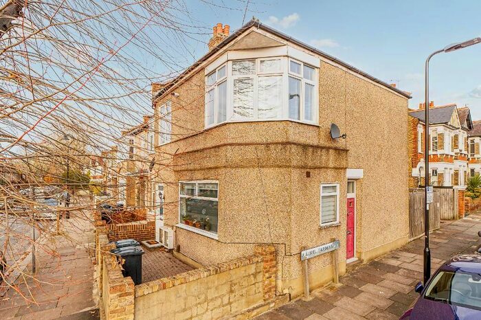 2 Bedroom Flat To Rent In Half Acre Road, Hanwell, London, W7