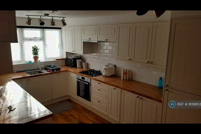 4 Bedroom Terraced House To Rent In Kingfisher Drive, Chatham, ME5