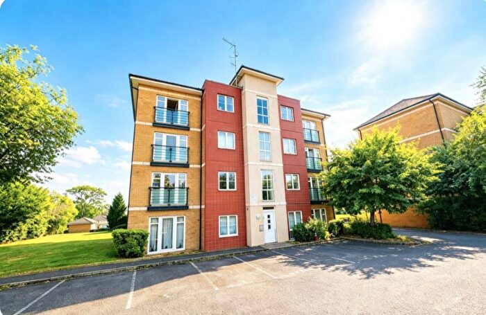 2 Bedroom Flat For Sale In The Parklands, Dunstable, LU5