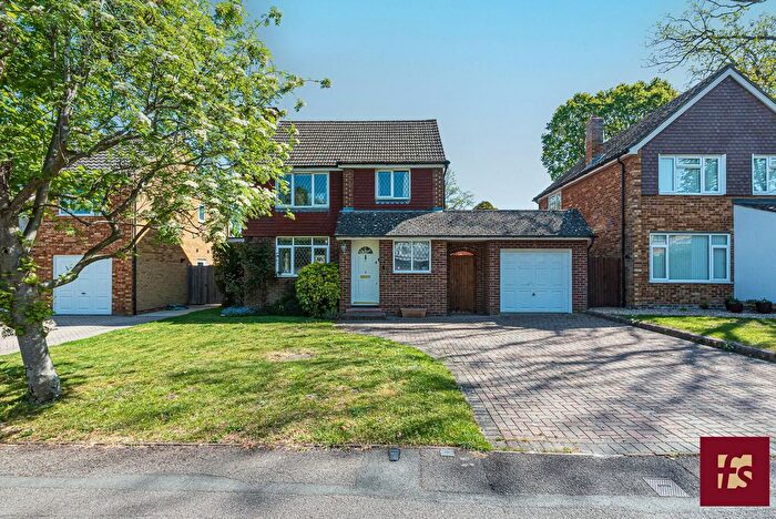 3 Bedroom Detached House For Sale In Hillary Drive, Crowthorne, Berkshire, RG45