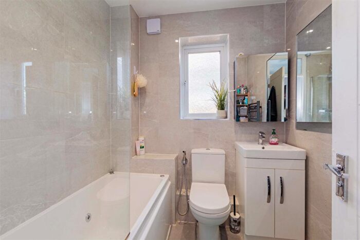 1 Bedroom End Of Terrace House For Sale In Bruce Close, Cippenham, SL1