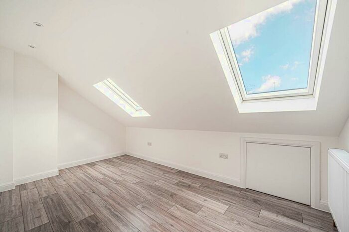 2 Bedroom Flat To Rent In Hendon Way, Temple Fortune, London, NW2