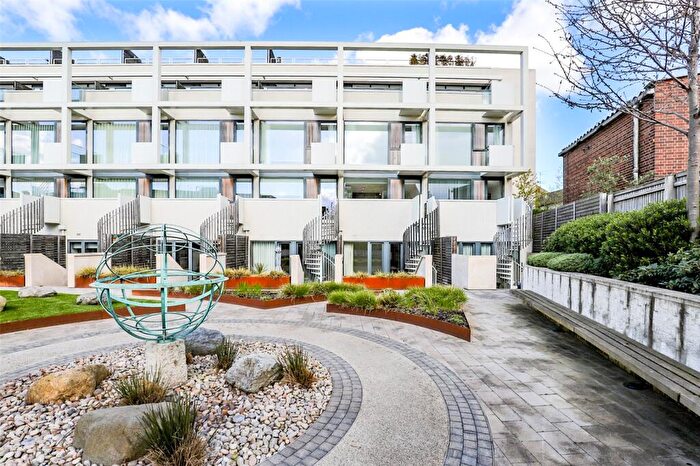 2 Bedroom Apartment For Sale In Gabriel Square, St. Albans, Hertfordshire, AL1