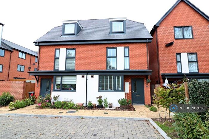 3 Bedroom Semi Detached House To Rent In Bowden Row, Reading, RG30
