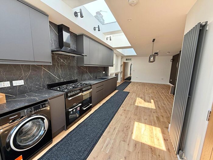 6 Bedroom Terraced House To Rent In London, E7