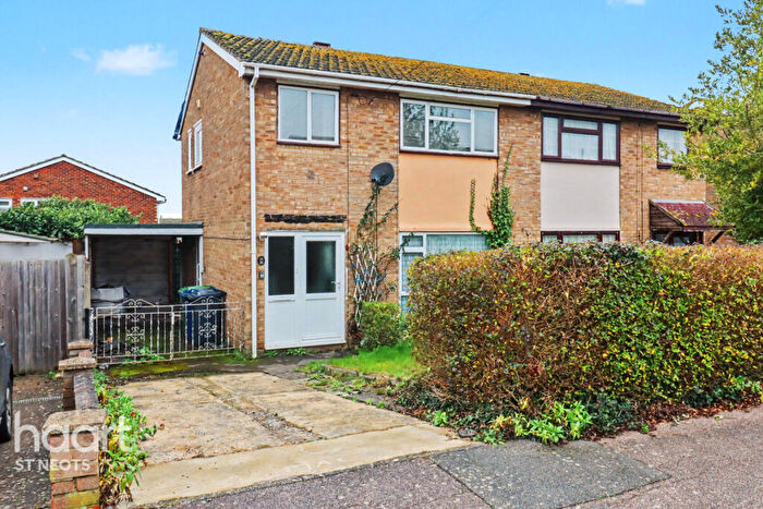 3 Bedroom Semi Detached House For Sale In Philip Gardens, Eynesbury, PE19