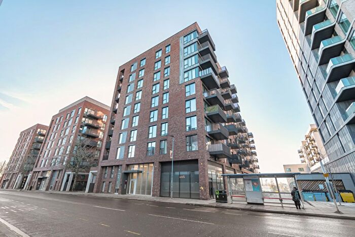 3 Bedroom Flat For Sale In Regal Walk, Bexleyheath, DA6