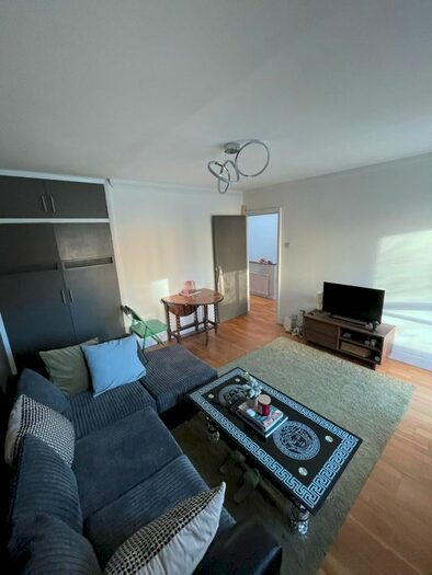 2 Bedroom Flat To Rent In Avonmore Road, London, W14