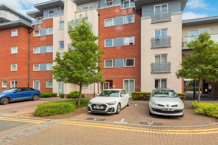 1 Bedroom Flat To Rent In Coxhill Way, Aylesbury, HP21