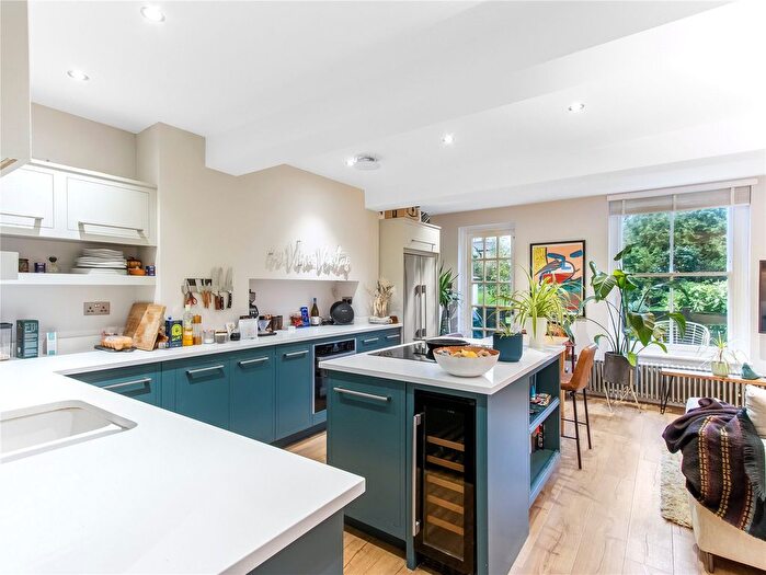 2 Bedroom Flat For Sale In Highbury New Park, London, N5
