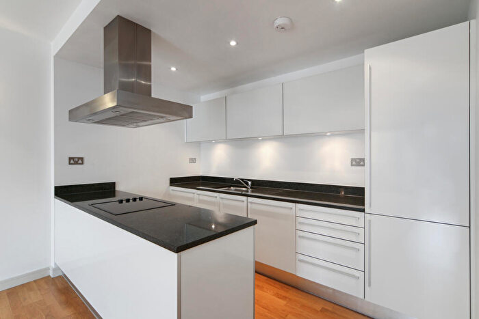 2 Bedroom Flat To Rent In Alexandra Avenue, Battersea, SW11