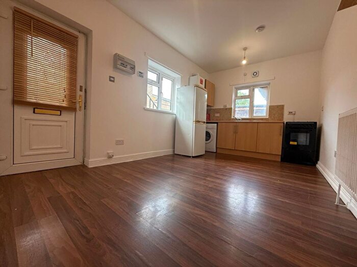 1 Bedroom Studio To Rent In High Street North, Dunstable, LU6