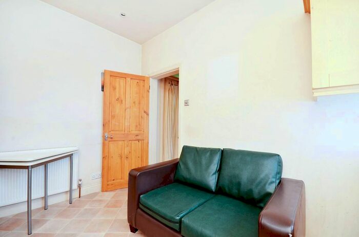 1 Bedroom Flat To Rent In Great Smith Street, Westminster, London, SW1P