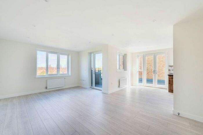 3 Bedroom Flat To Rent In Venice House, Mitcham, CR4