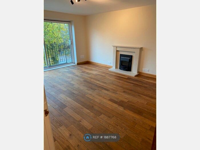 2 Bedroom Flat To Rent In Laleham Road, Staines-Upon-Thames, TW18