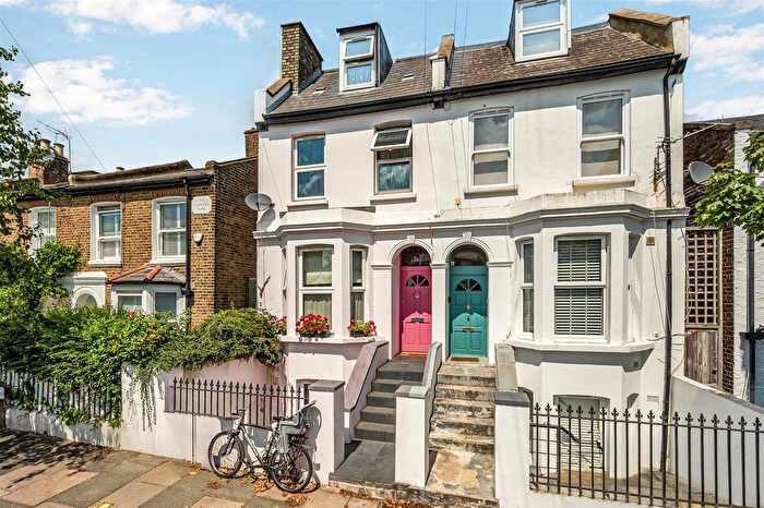 2 Bedroom Flat For Sale In Shakespeare Road, London, W3