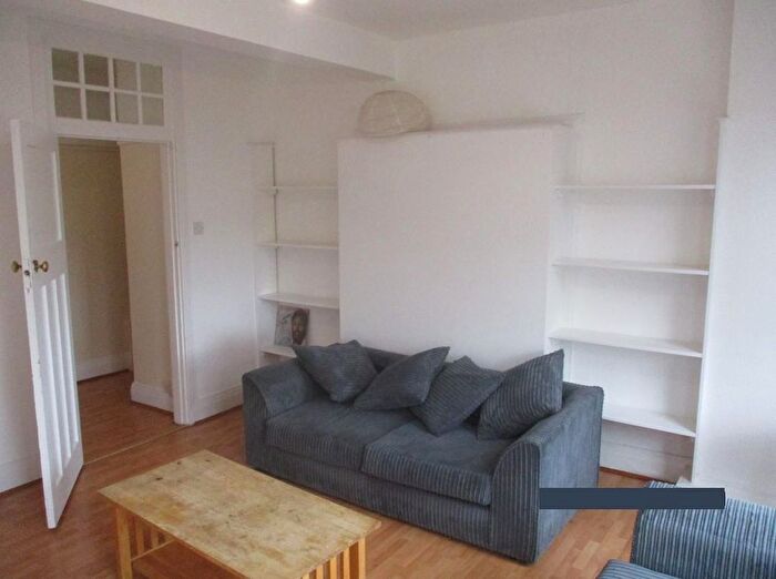 3 Bedroom Flat To Rent In Streatham Hill, London, SW2