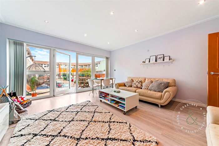 3 Bedroom Town House For Sale In Taliesin Court, Chandlery Way, Cardiff Bay, CF10