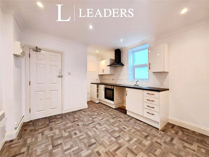 1 Bedroom Flat To Rent In Station Road, Westcliff-on-Sea, Essex, SS0