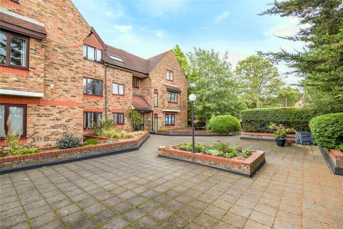 Studio To Rent In Bellview Manor, HA4