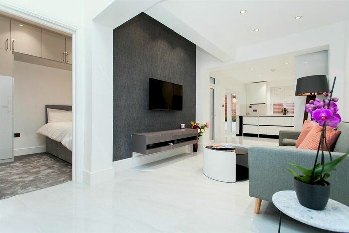 2 Bedroom Flat To Rent In Gloucester Street, Pimlico, SW1V