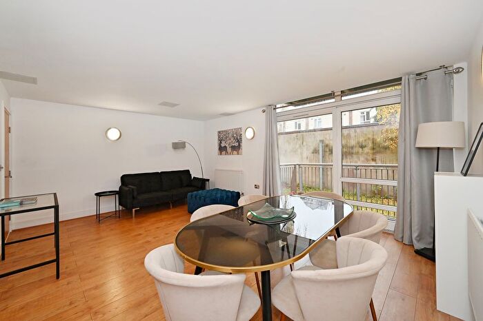 2 Bedroom Flat To Rent In Turner House, Canary Wharf, E14