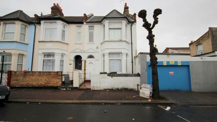 4 Bedroom End Of Terrace House To Rent In Ernald Avenue, London, E6