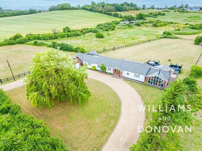 5 Bedroom Detached Bungalow For Sale In Canewdon Road, Rochford, SS4