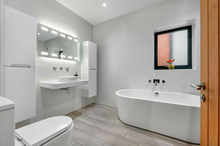 4 Bedroom Detached House For Sale In Station Road, Sutton Bonington, DE74