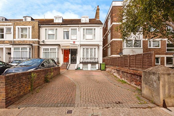 4 Bedroom End Of Terrace House For Sale In Grove Road North, Southsea, Hampshire, PO5