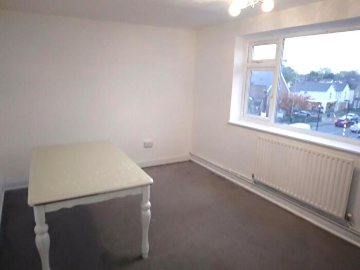 3 Bedroom Flat To Rent In Mottingham Road, London, SE9