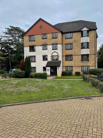 2 Bedroom Apartment To Rent In St. Annes Rise, Redhill, RH1