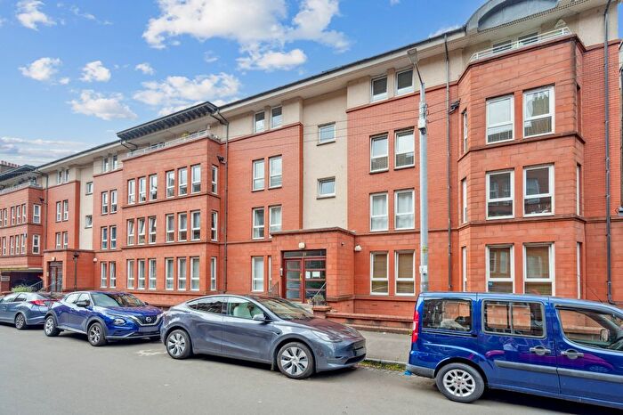 2 Bedroom Flat To Rent In Waverley Street, Shawlands, Glasgow, G41